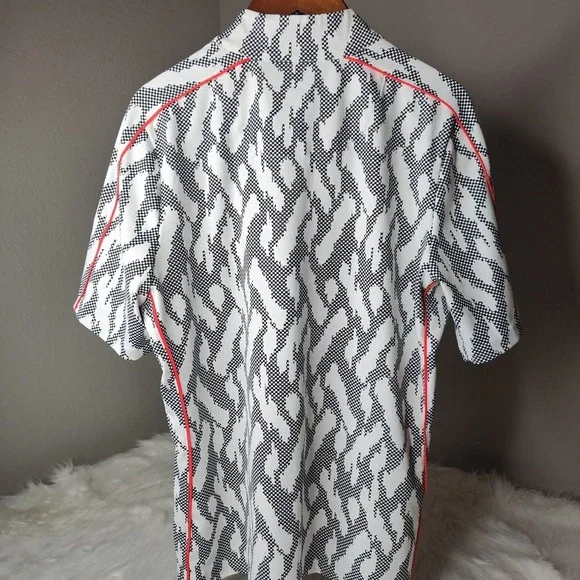 Tail Women's Multicolor Artsy/Geometric Print Short Sleeve‎ 1/4 Zip Top Size Med - Picture 3 of 6